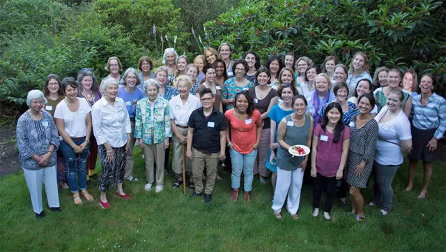 Outdoor group shot of the Smith Club of Oregon
