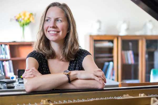 Kate Soper at the piano