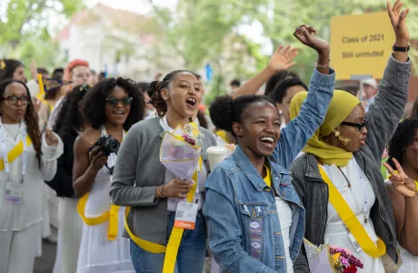 Smithies cheer during the alumnae parade during Reunion II