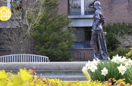 Zoom photo - Lanning fountain surrounded by spring flowers